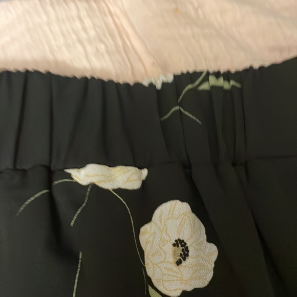 Super cute floral skirt with shorts under. Size xl - Picture 7 of 7